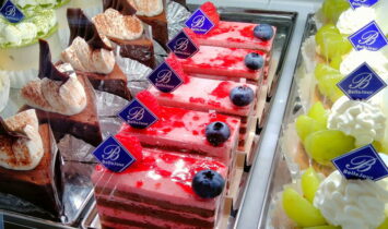 cake0001 355x210 - 木苺とアーモンドのお菓子が変わりました　